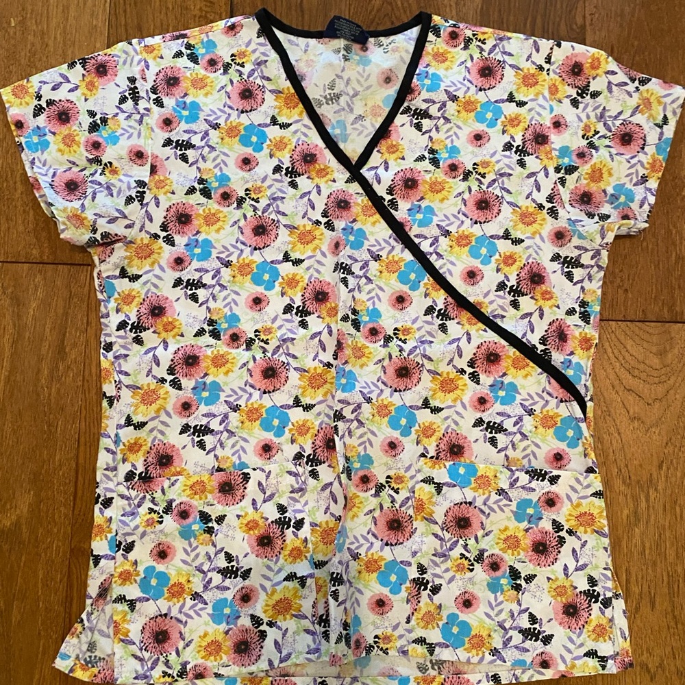 Floral scrub top size small